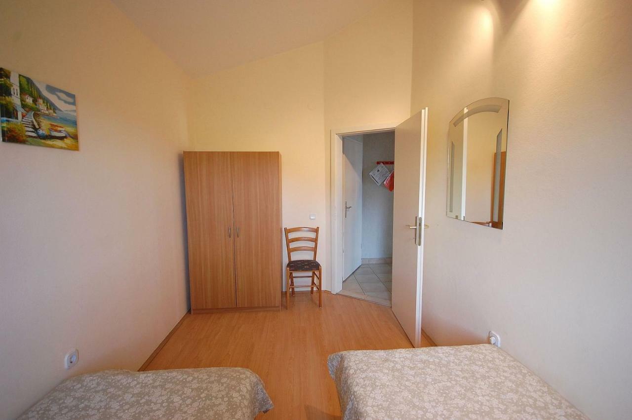 Apartments Nency By El-Pi Tours Malinska Exterior foto