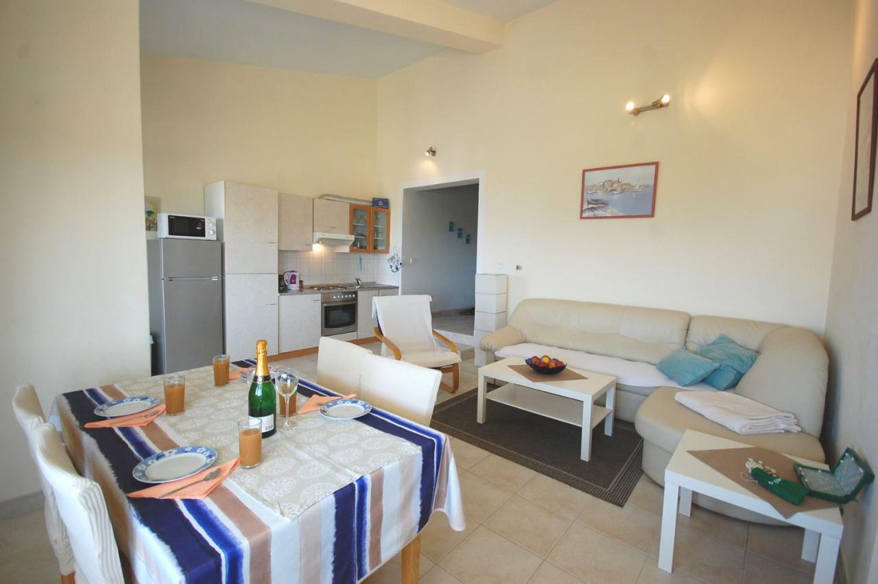 Apartments Nency By El-Pi Tours Malinska Exterior foto